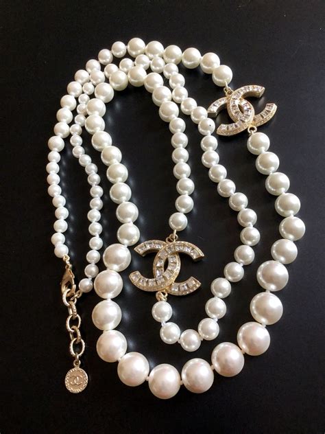 coco chanel pearls